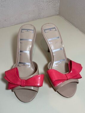 Elle Nude Patent Slide Heels with Coral colored bow size 9